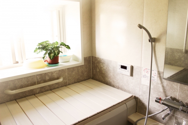 バスタブ・浴室の湯垢や汚れを簡単掃除法でピカピカに！