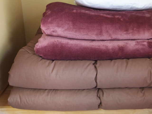 お布団の干し方は室内の場合、どうすれば効果的？やり方は？