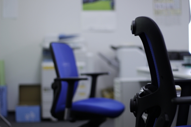 オフィスの椅子、油圧式やガス圧式タイプ別の故障と修理
