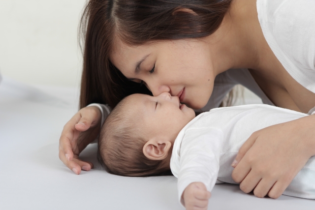 赤ちゃんと安全に添い寝できるおすすめ寝具5選！