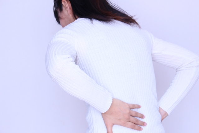 腰痛の種類やヘルニアの特徴とは？どんなマットレスを選ぶ？