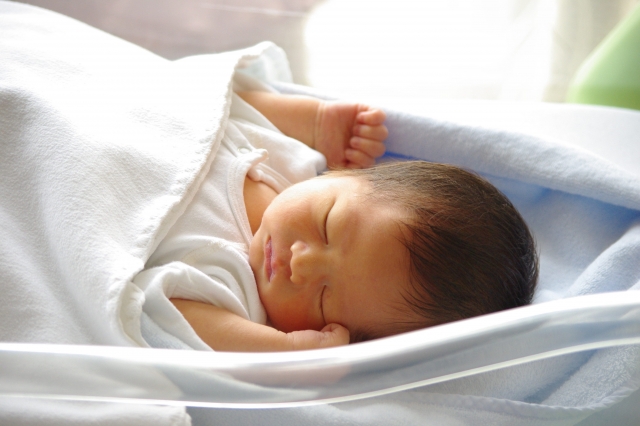生まれた季節で選ぼう！新生児寝具の選び方のポイントとは？